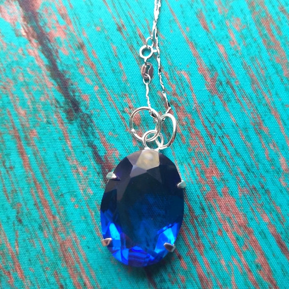 NWOT 925 Silver Single Large London Blue Topaz Pendant on 18" 925 Chain - Picture 1 of 2